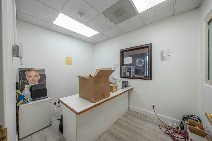 More Photos Of 910 N Amelia Ave, San Dimas Office For Lease