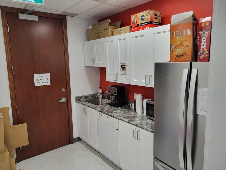 More Photos Of 55 University Ave, Toronto Office Residential For Lease