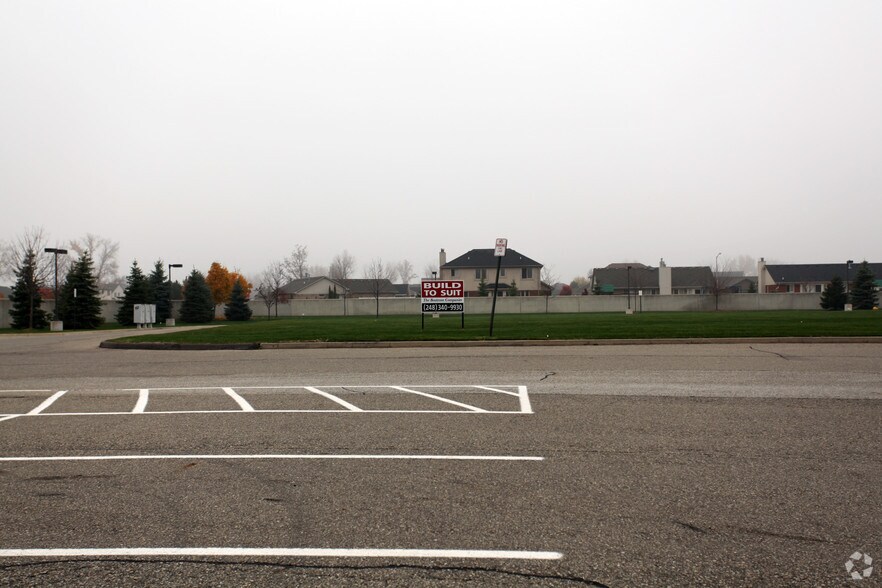 Primary Photo Of 21473-21555 21 Mile Rd, Macomb Township Storefront For Lease