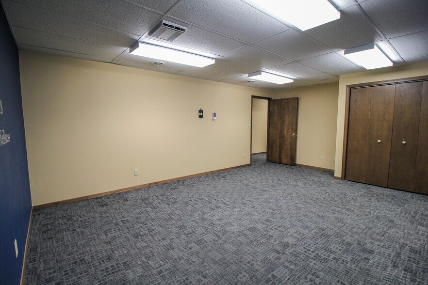 More Photos Of 320 N Main St, Pocahontas Medical For Sale