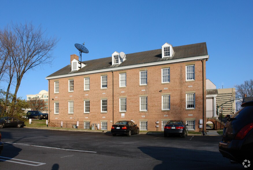 More Photos Of 27 W Jefferson St, Rockville Office For Lease