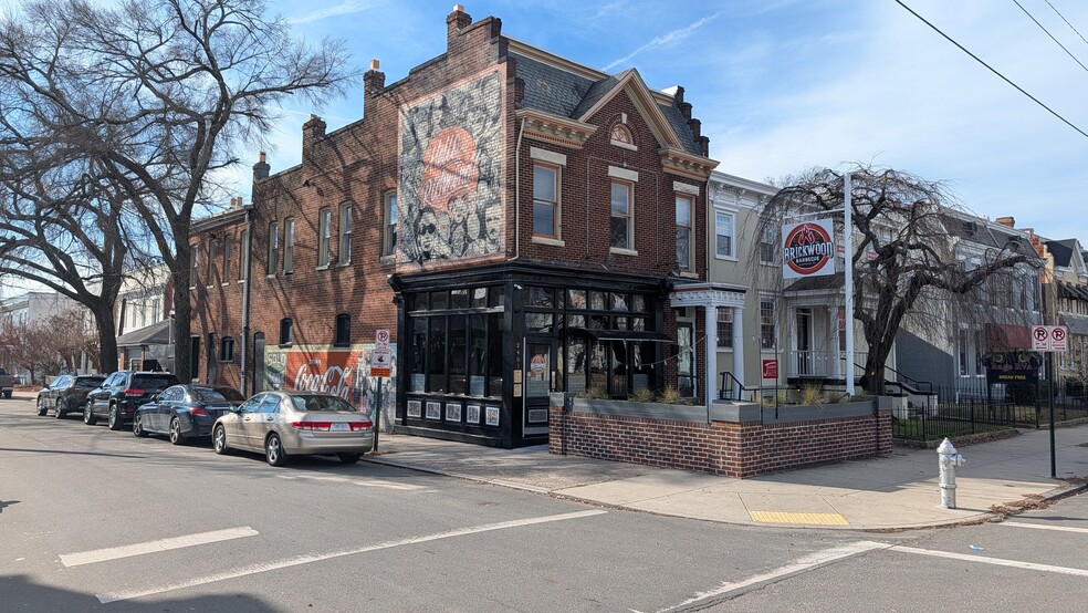 More Photos Of 2401 W Main St, Richmond Storefront Retail Office For Lease