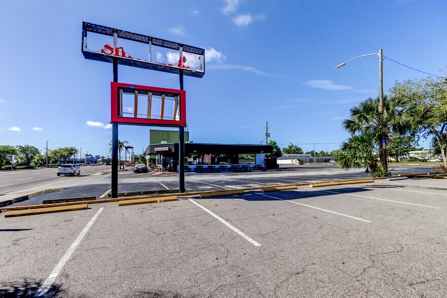 More Photos Of 3090 34th St N, Saint Petersburg Restaurant For Lease