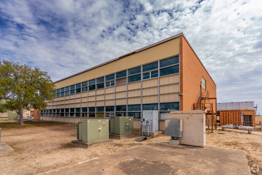 More Photos Of 2410 Gillingham Dr, San Antonio General Retail For Sale