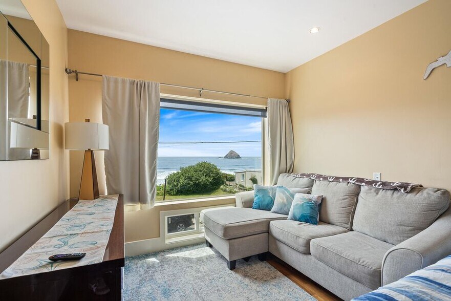 More Photos Of 1505 Pacific Ave NW, Oceanside Hotel For Sale