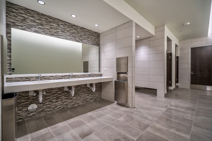 More Photos Of 2425 S Stearman Dr, Chandler Office For Lease