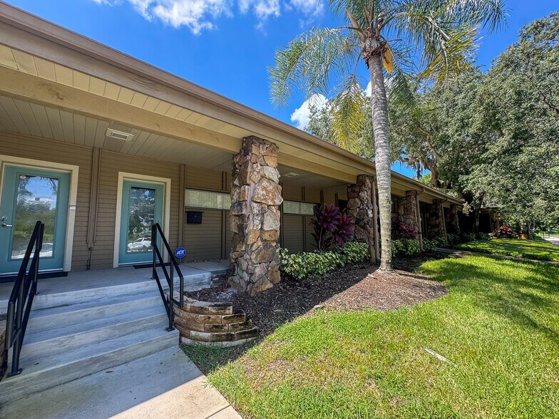 More Photos Of 911-917 S Parsons Ave, Brandon Office For Lease