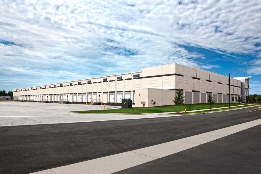 More Photos Of 7224 Statesville Rd, Charlotte Unknown For Lease