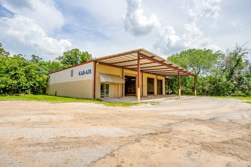 Primary Photo Of 3808 E 1st St, Fort Worth Light Manufacturing For Lease
