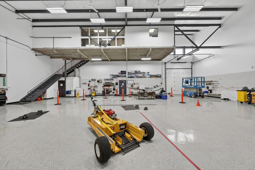 More Photos Of 624 Dehavilland Way, Calgary Airplane Hangar For Sale
