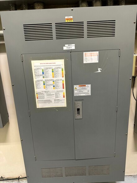 More Photos Of 2111 E 17th St, Des Moines Warehouse For Sale