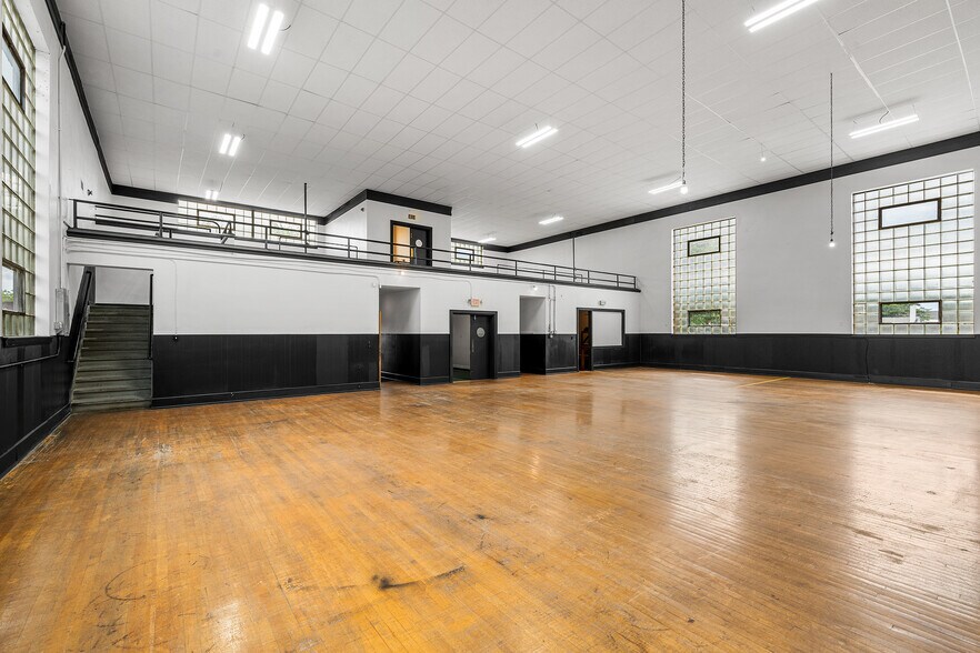 More Photos Of 379 Cherry St, Pottstown Flex For Lease