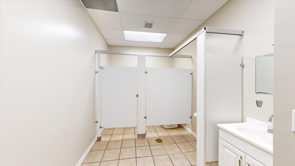 More Photos Of 113 Bo Bo Dr, Crystal Springs Freestanding For Lease