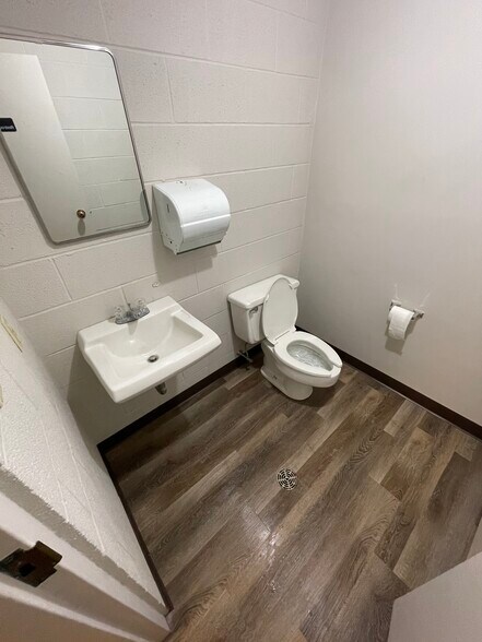 More Photos Of 132 Main St, Southington Bank For Lease