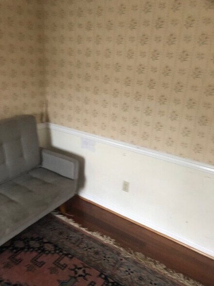 More Photos Of 301 Saddler Rd, Grasonville Showroom For Lease