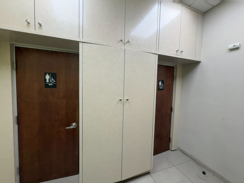 Primary Photo Of 10-12 Niagara Ave, Freeport Warehouse For Lease