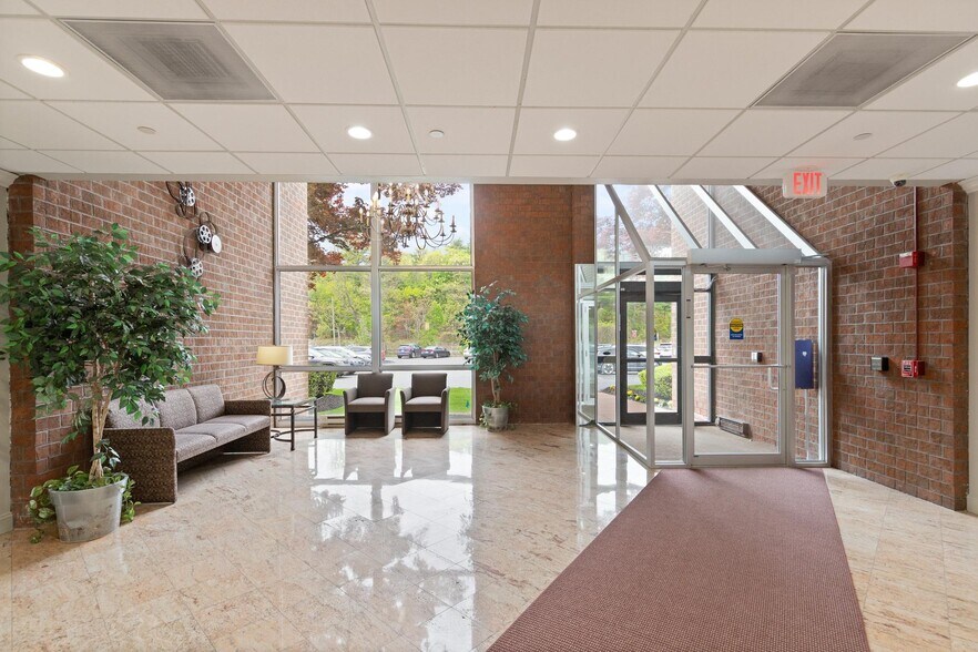 More Photos Of 2 Main St, Stoneham Office For Lease