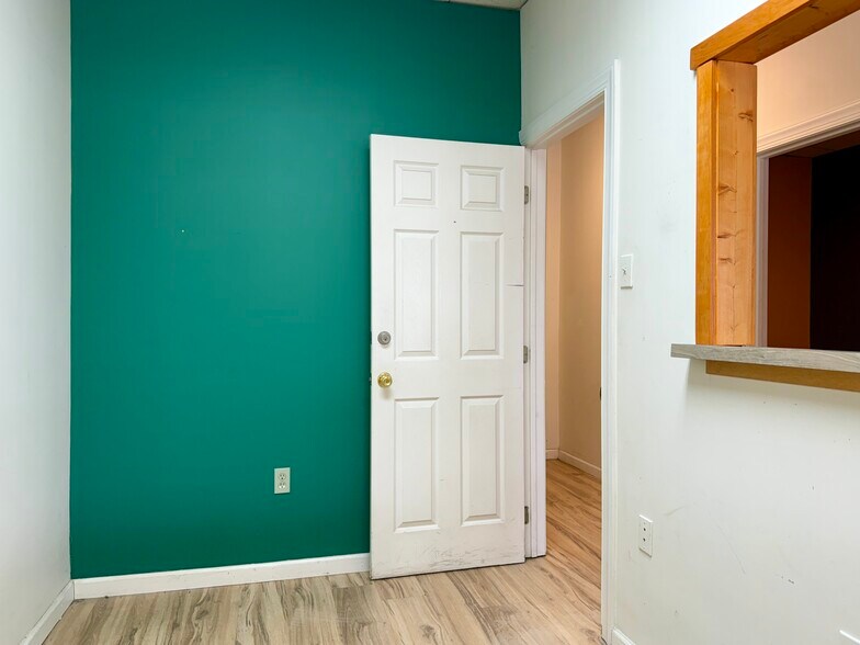 More Photos Of 249 Edgewood Ave, Pittsburgh Freestanding For Lease