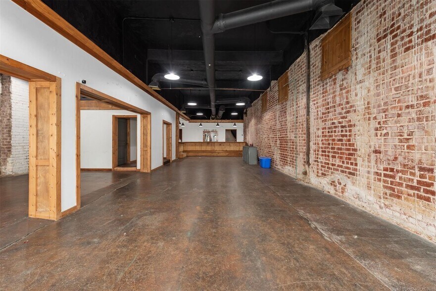 More Photos Of 125 N Cherokee St, Muskogee Office For Sale