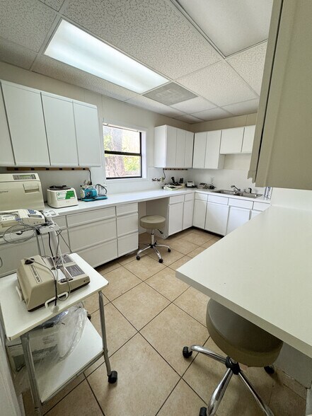 More Photos Of 3630 Almazan Dr, Dallas Medical For Lease