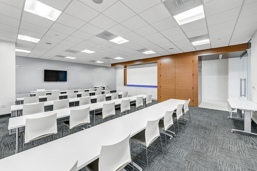 More Photos Of 4835 Lyndon B Johnson Fwy, Dallas Office For Lease
