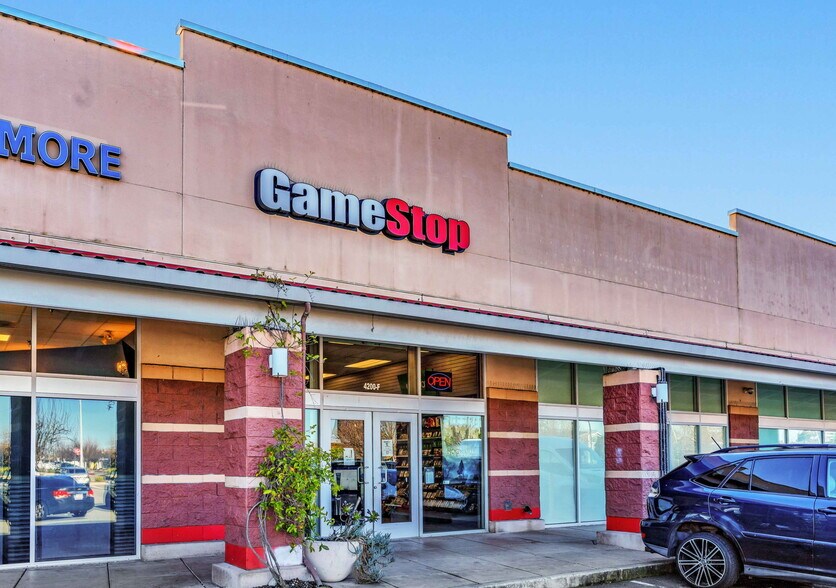 More Photos Of 4200 MacDonald Ave, Richmond Freestanding For Sale