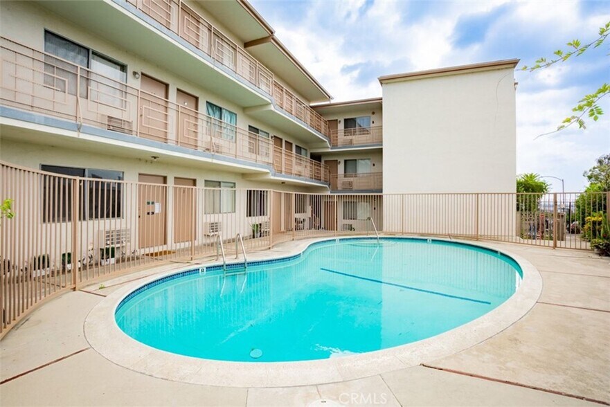 More Photos Of 571 Fairview Ave, Los Angeles Apartments For Sale
