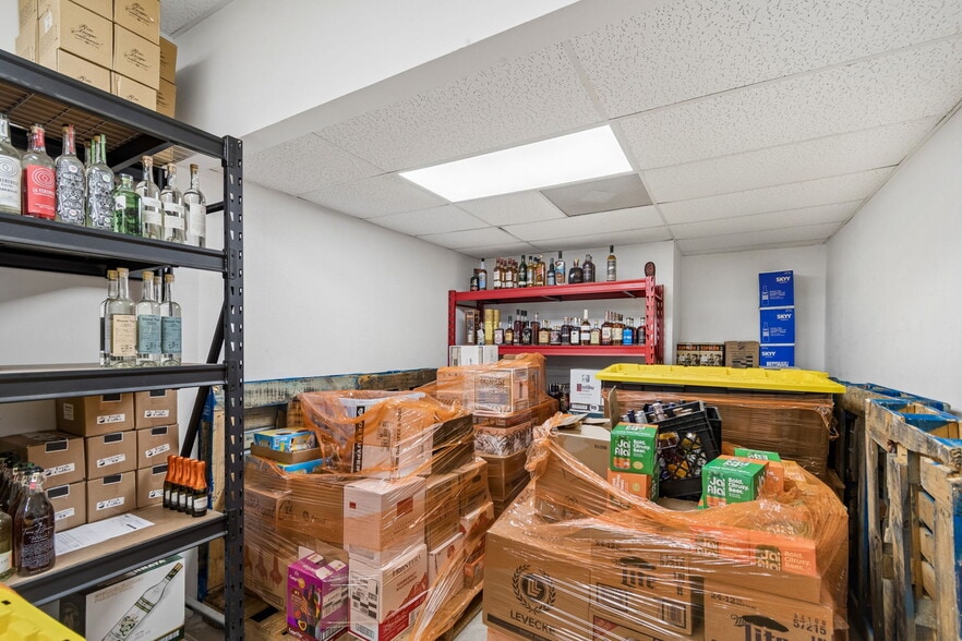 More Photos Of 4633 N 28th St, Saint Petersburg Warehouse For Sale