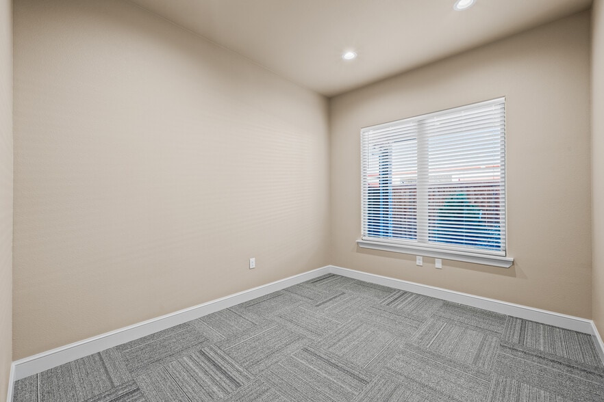 More Photos Of 206 Slide Rd, Lubbock Office For Lease