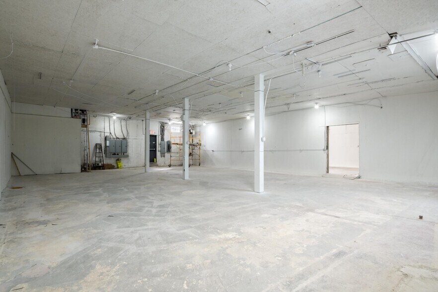 More Photos Of 300 E 8 Mile Rd, Detroit Warehouse For Lease