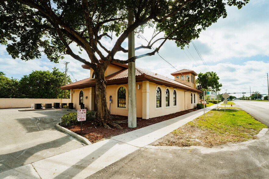 More Photos Of 2120 N Dixie Hwy, Boca Raton Unknown For Lease