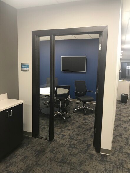 More Photos Of 366 Regency Pky, Omaha Medical For Lease