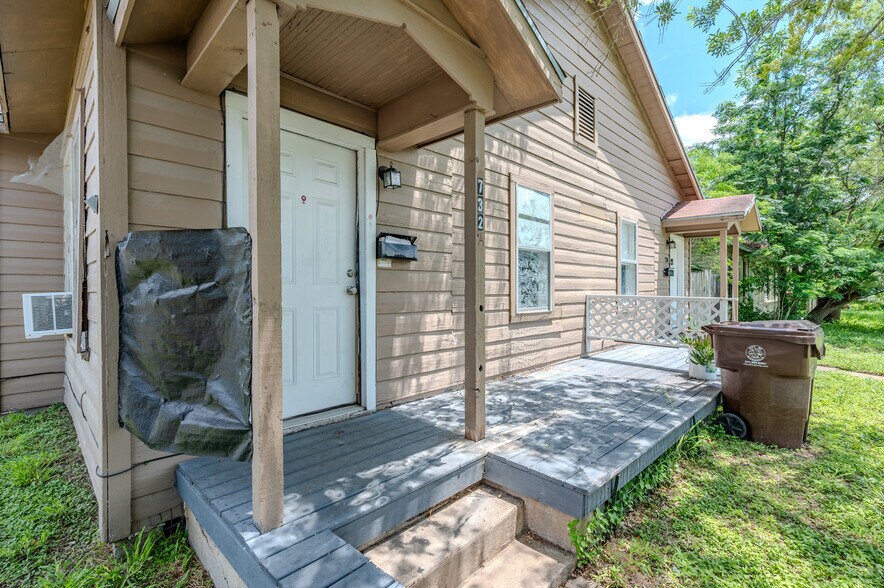 More Photos Of 732 W Alice Ave, Kingsville Apartments For Sale
