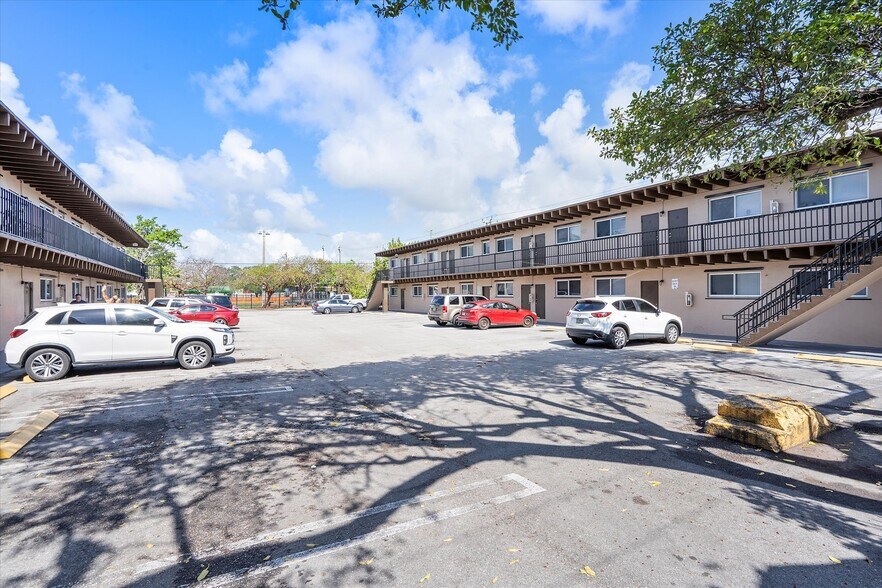 More Photos Of 901-951 NW 8th Ave, Pompano Beach Apartments For Sale