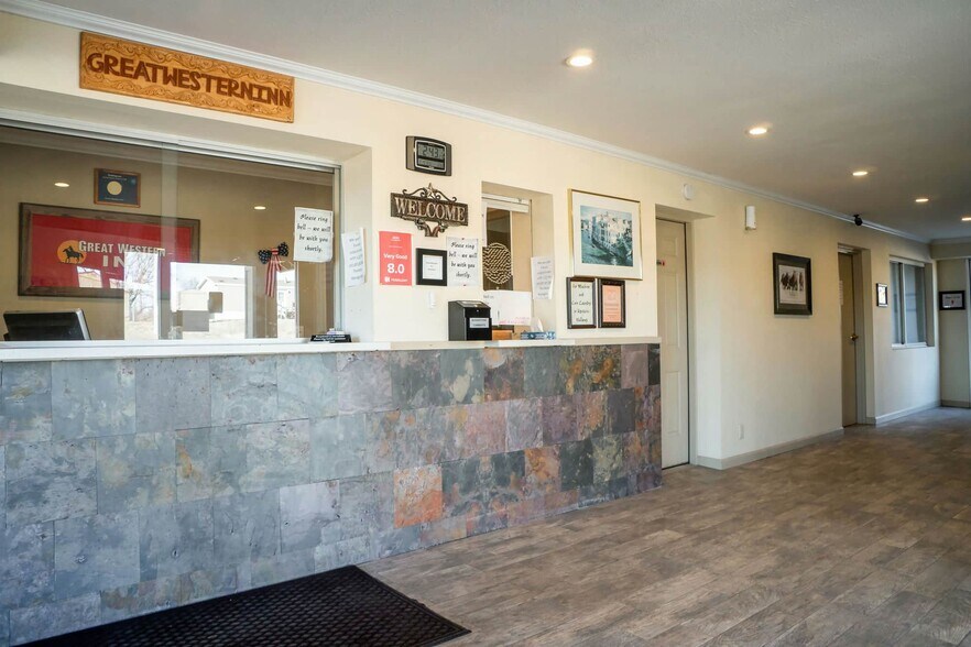 More Photos Of 201 Continental Dr, Junction City Hotel For Sale