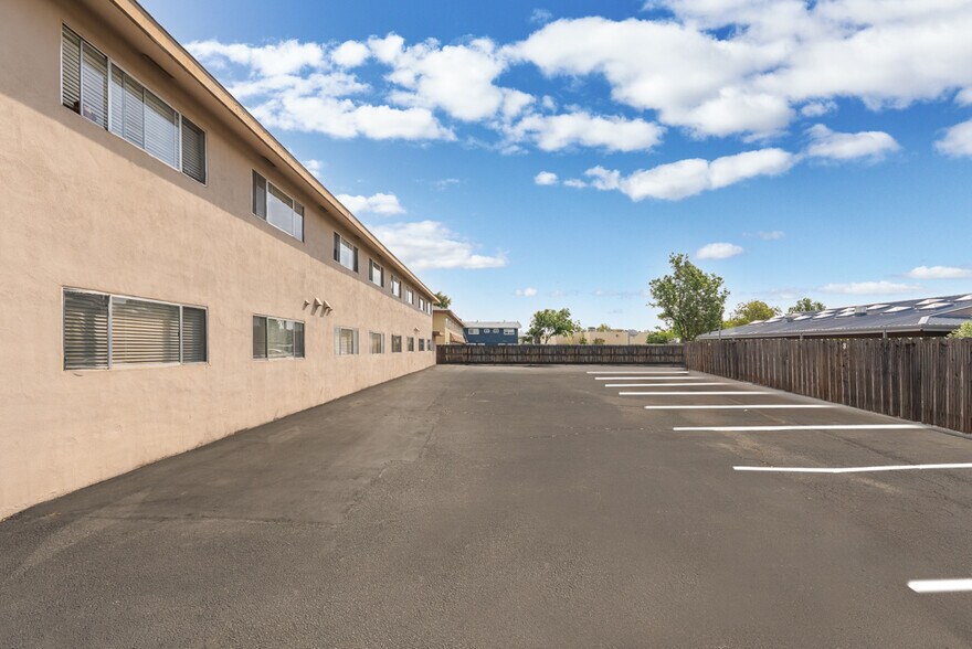 More Photos Of 1510 W 12th St, Tracy Apartments For Sale