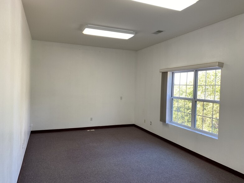 More Photos Of 15765 State Hwy 13, Reeds Spring Office For Lease