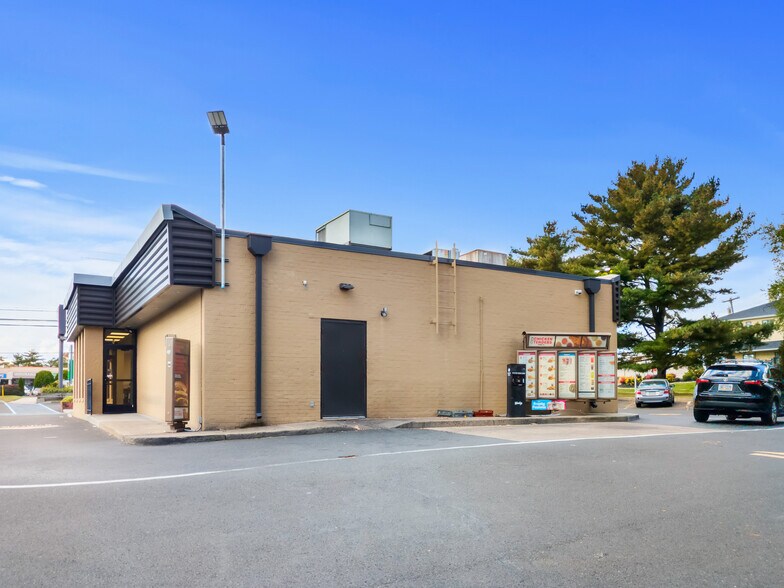 More Photos Of 2041 Street Rd, Bensalem Fast Food For Sale