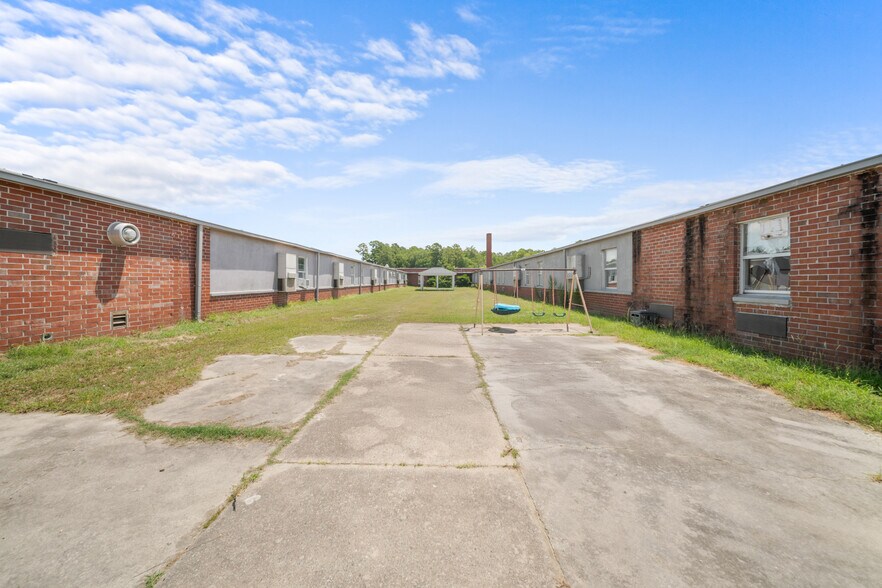 More Photos Of 220 Landrum Dr, Millen Schools For Sale