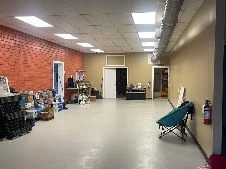 More Photos Of 941 N Main St, Troy Storefront Retail Office For Lease