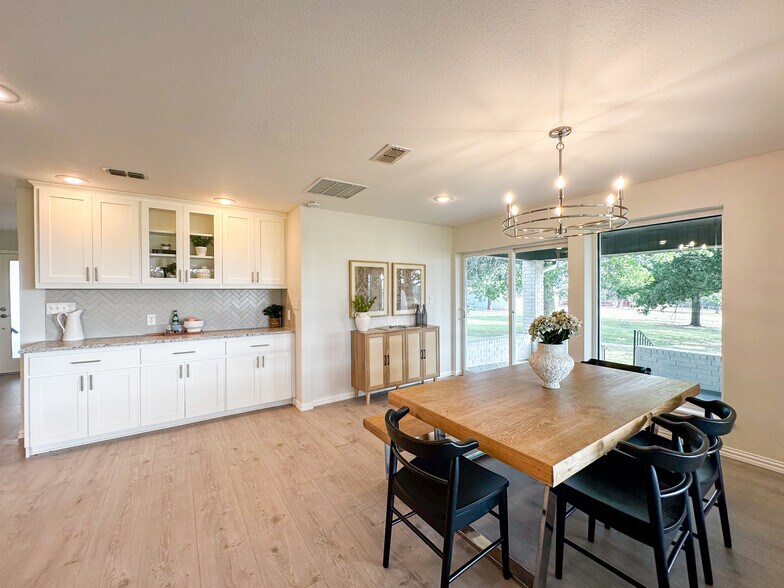 More Photos Of 3952 Tin Top Rd, Weatherford Flex For Sale
