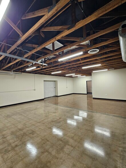 More Photos Of 8718 E McDowell Rd, Scottsdale Industrial For Sale