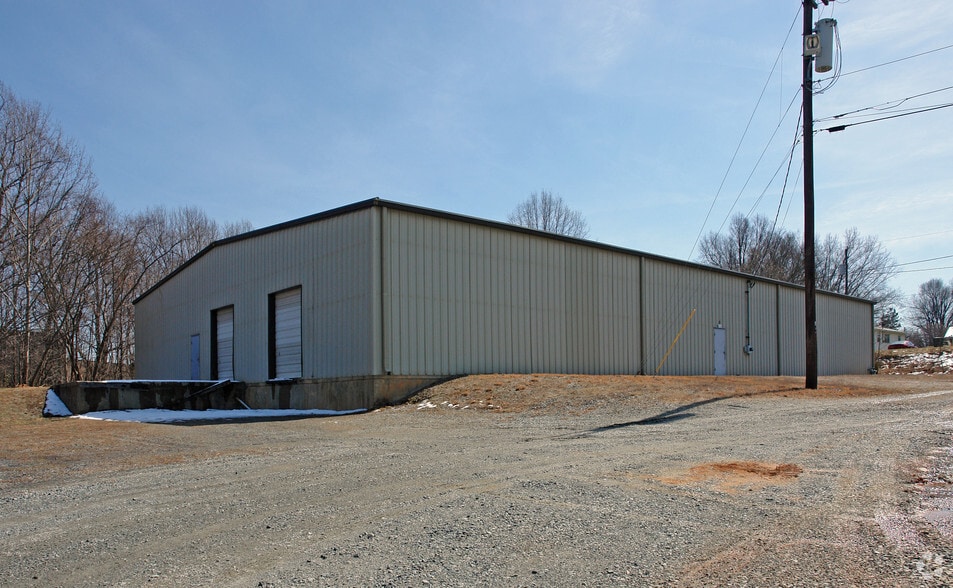 More Photos Of 117-D Liberty Dr, Thomasville Warehouse For Lease