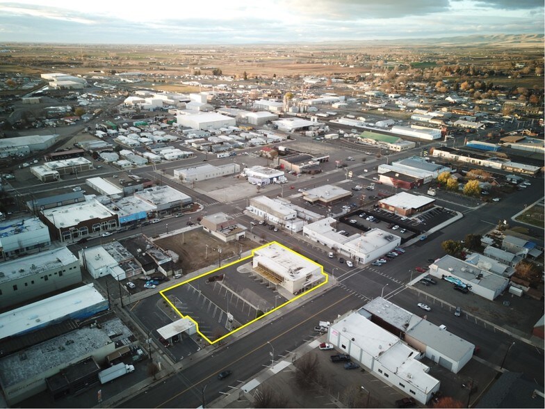 More Photos Of 401 S 7th St, Sunnyside Bank For Sale