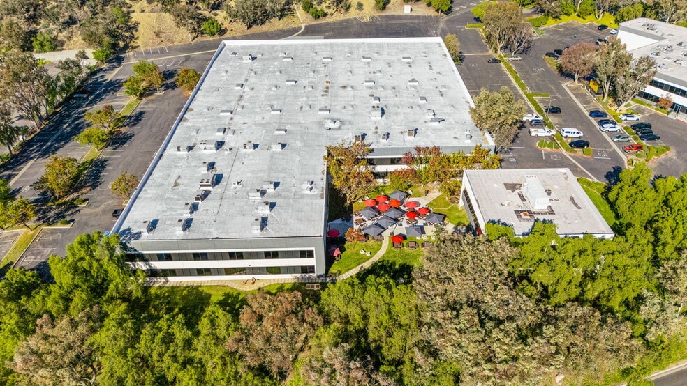 More Photos Of 5775-5785 Lindero Canyon Rd, Westlake Vlg, Westlake Village Warehouse For Lease