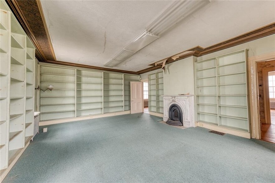 More Photos Of 2 Elm St, Westerly Office For Sale