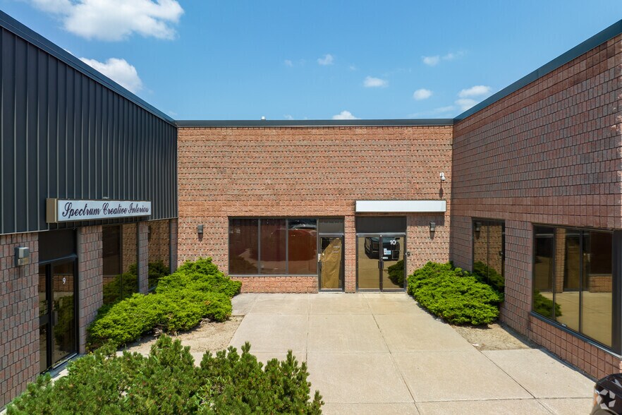 More Photos Of 1734-1736 Orangebrook Ct, Pickering Showroom For Lease