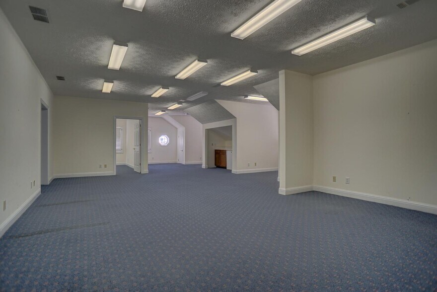 More Photos Of 100 Colony Park Dr, Cumming Bank For Sale
