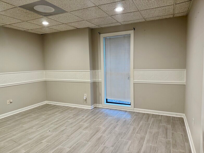 More Photos Of 11285 Elkins Rd, Roswell Office Residential For Lease