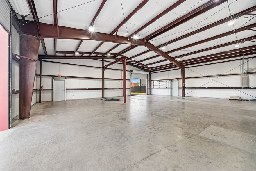 More Photos Of 18820 Sakera Rd, Hudson Warehouse For Lease